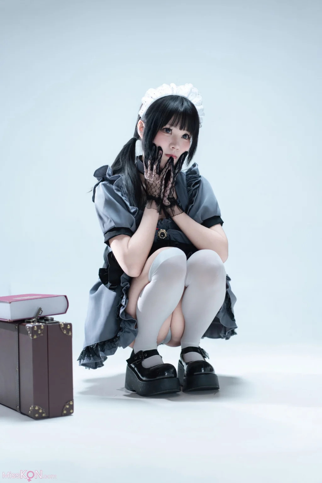 Coser@清水凪: 手提箱与灰色女仆 (80 photos) – Page 2