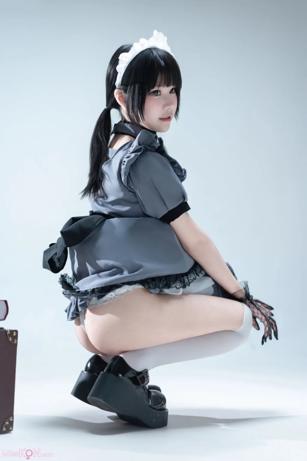 Coser@清水凪: 手提箱与灰色女仆 (80 photos) – Page 2