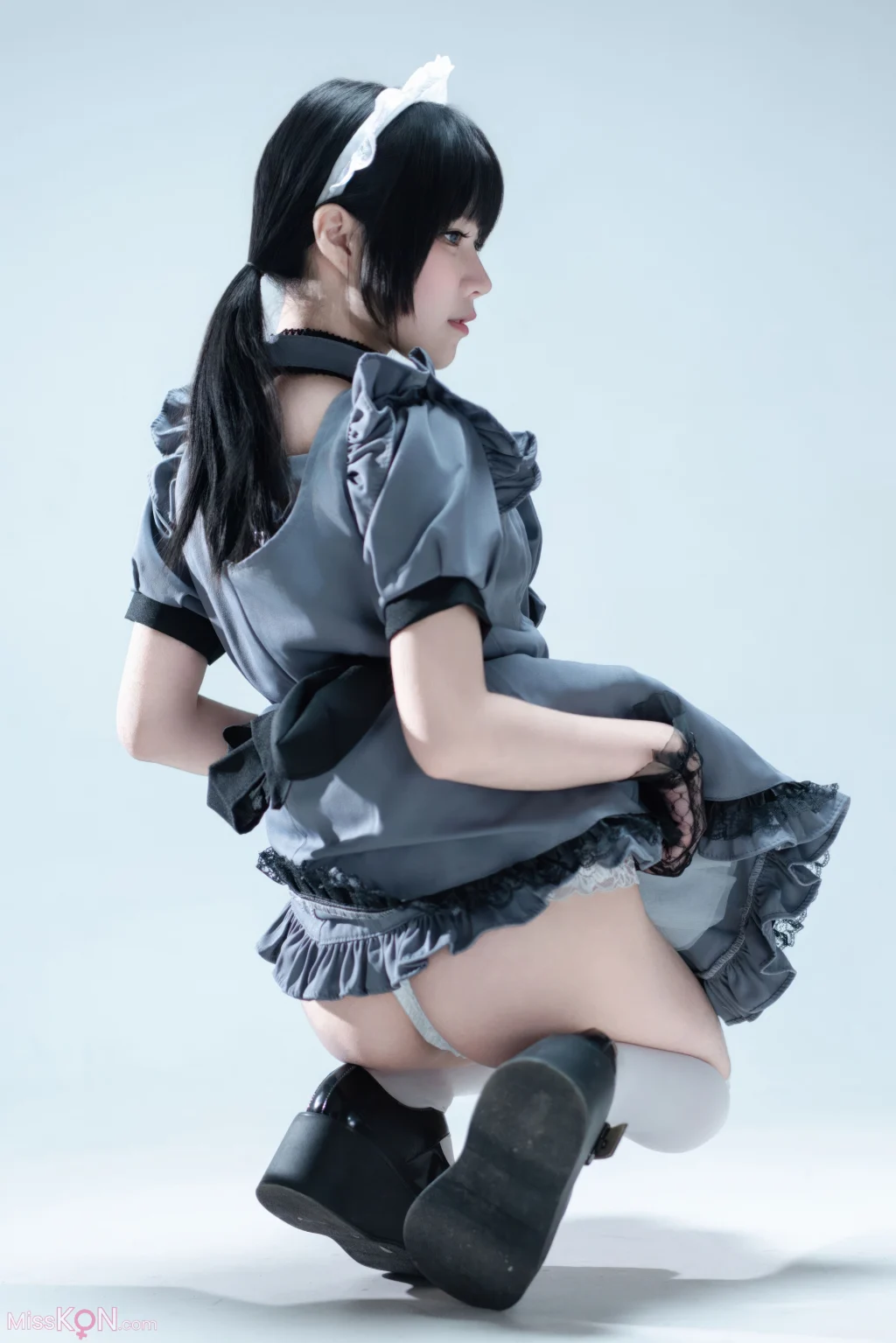 Coser@清水凪: 手提箱与灰色女仆 (80 photos) – Page 2