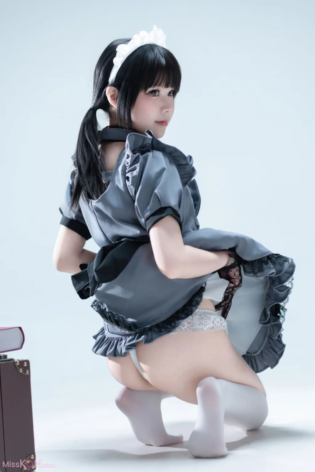 Coser@清水凪: 手提箱与灰色女仆 (80 photos) – Page 2