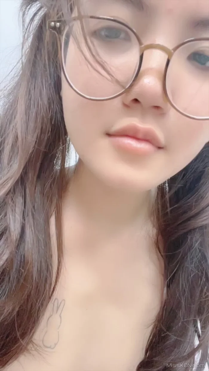 yesGo: 极品尤物眼镜学姐与学弟的温存 (31 photos + 3 videos)
