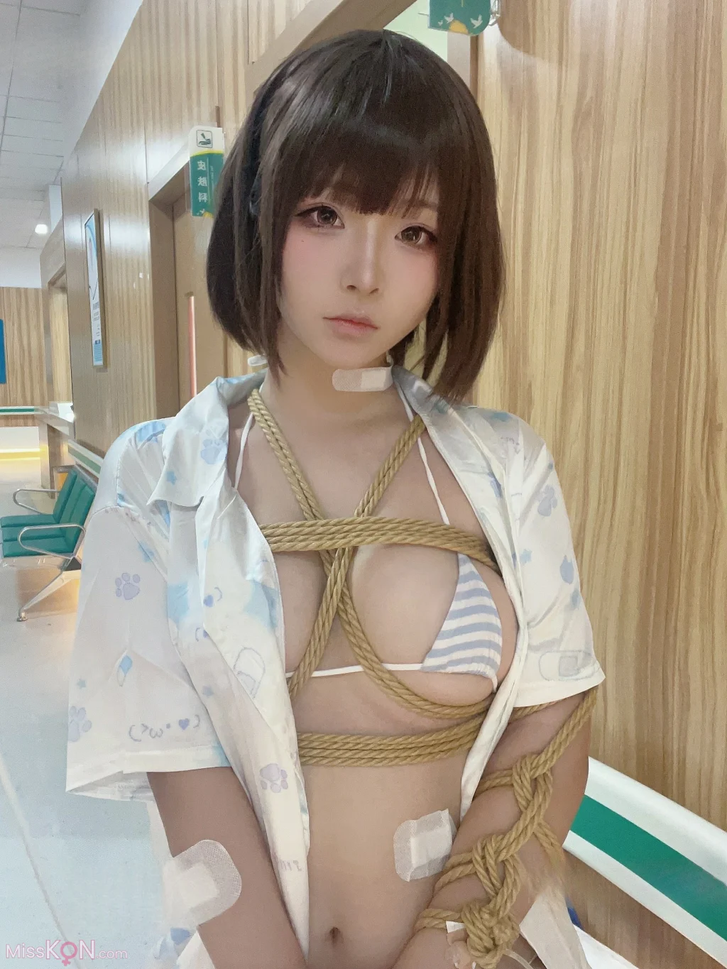 Coser@yuuhui玉汇: 生病的妹妹 (37 photos + 2 videos)
