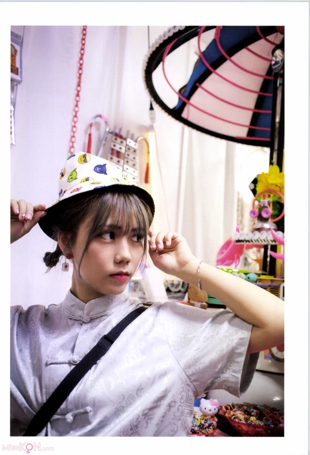 [JP] Hina Kawago (川後陽菜): インタビューフォトブック (194 photos) – Page 2