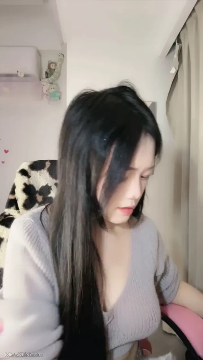 e懒得喷: 危险纯欲体 G奶女大生裸舞 (44 photos + 10 videos)