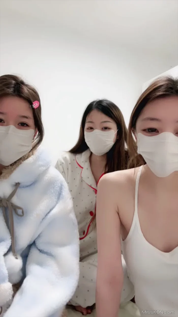 闺蜜至上: 三个大学生裸舞 青春无敌 (46 photos + 5 videos)