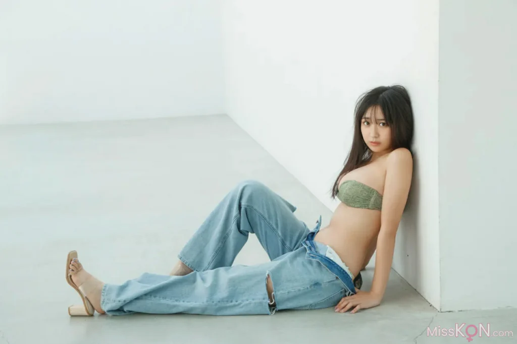 [JP] Aoi Mizobata (溝端葵): マンスリーガール052 「完全未発表100カット＆ムービー」 (112 photos + 1 video)