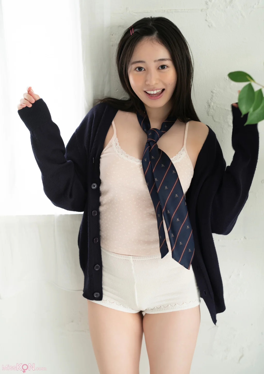 [JP] Miu Shirahama (白濱美兎): BUBKAデジタル写真集 「S」 (102 photos) – Page 2