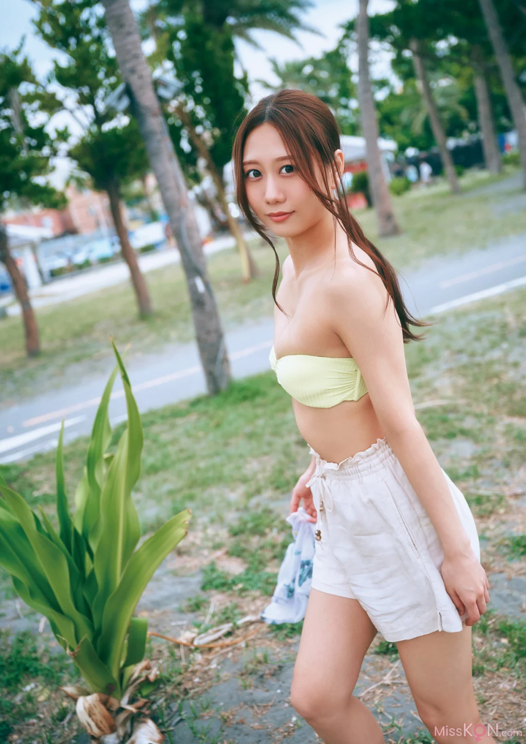 [JP] Nao Furuhata (古畑奈和): FLASHデジタル写真集 本当の私 (94 photos) – Page 2