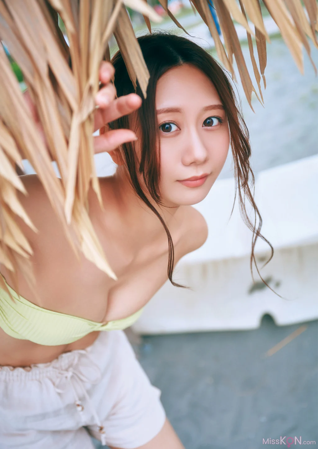 [JP] Nao Furuhata (古畑奈和): FLASHデジタル写真集 本当の私 (94 photos) – Page 2