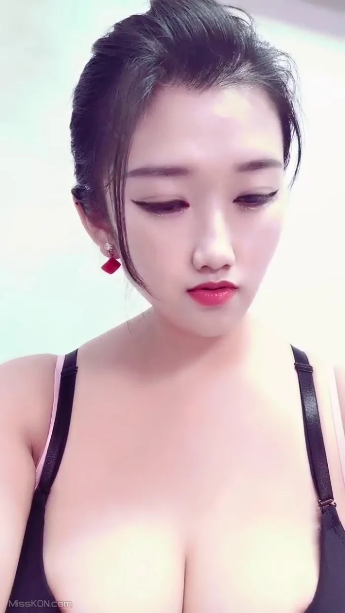 诗诗很大的: 新人巨乳美少女下海 (33 photos + 3 videos) – Page 2