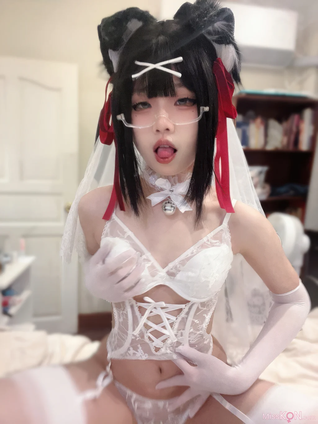 Coser@清水凪: 小狗花嫁 (37 photos + 3 videos)