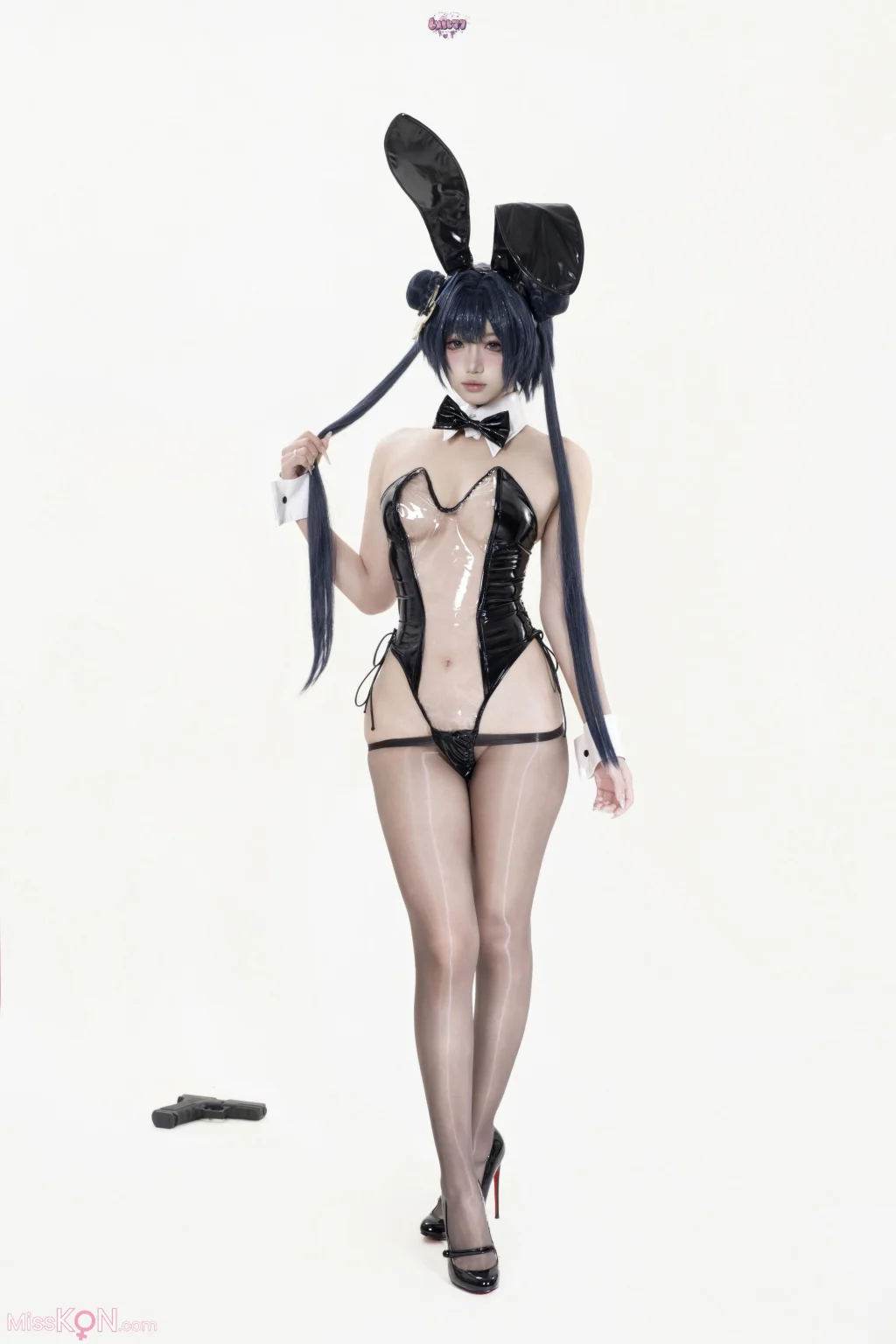 Coser@柒柒要乖哦: 蔚蓝档案 妃咲兔女郎 (26 photos)