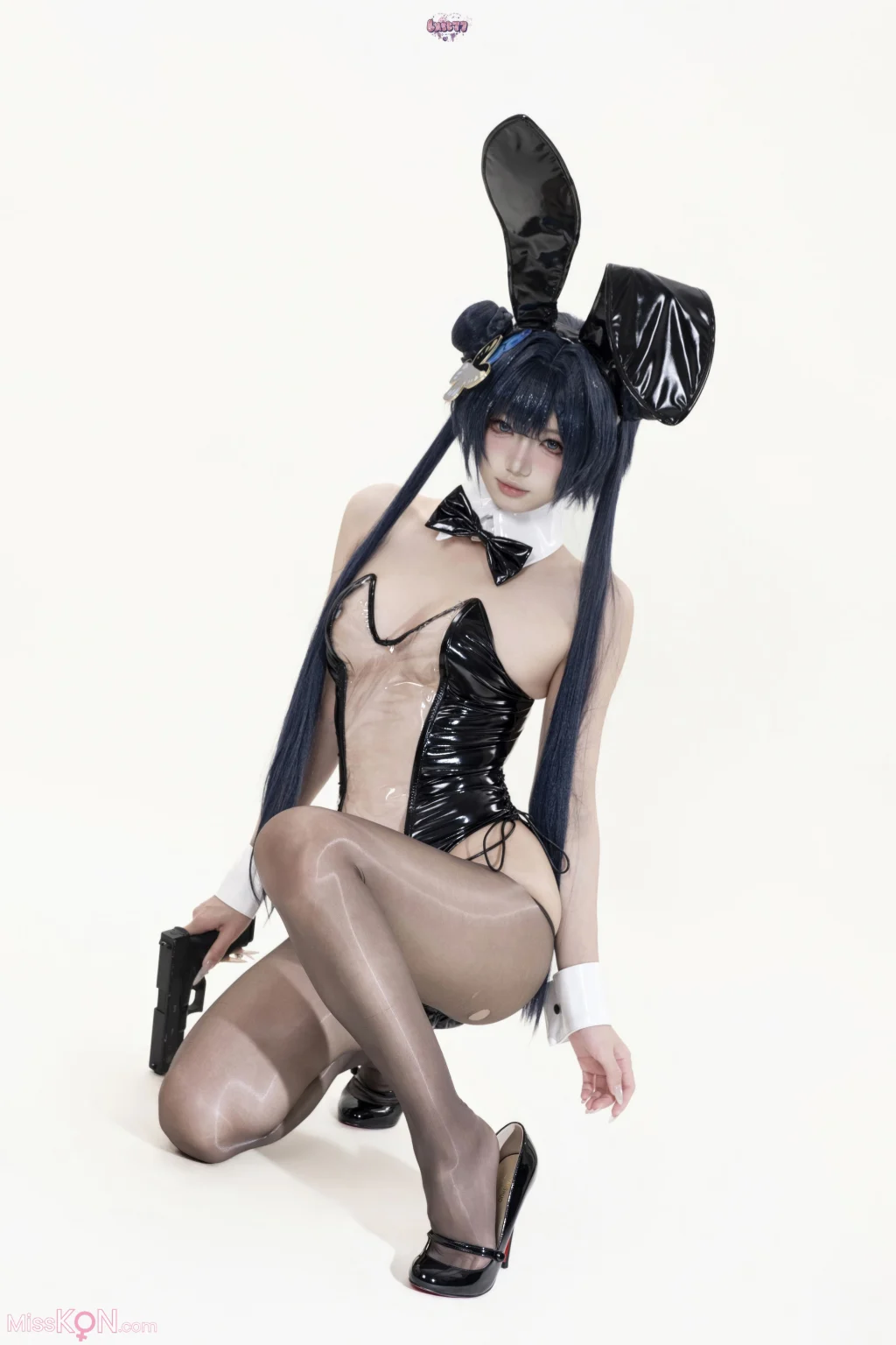 Coser@柒柒要乖哦: 蔚蓝档案 妃咲兔女郎 (26 photos)