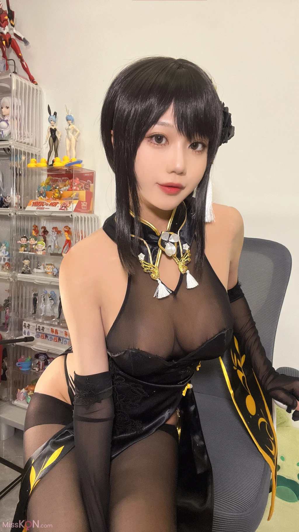 Coser@无影喵喵Ghost: 镇海黑旗袍 (131 photos + 4 videos)