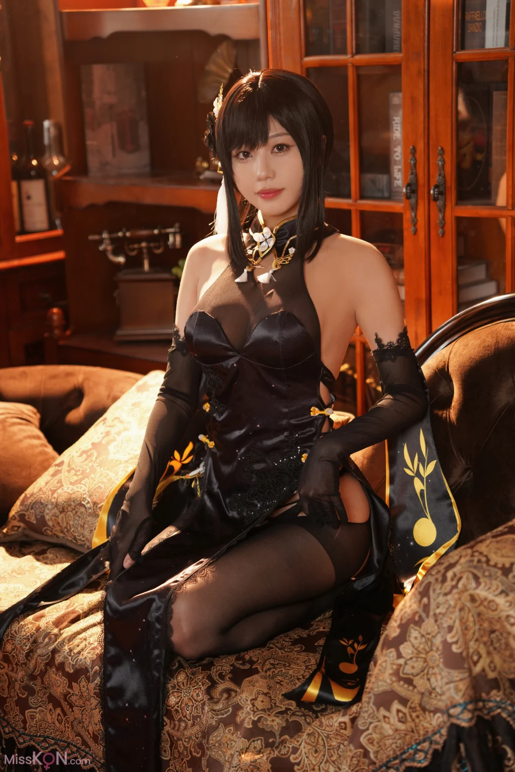 Coser@无影喵喵Ghost: 镇海黑旗袍 (131 photos + 4 videos)