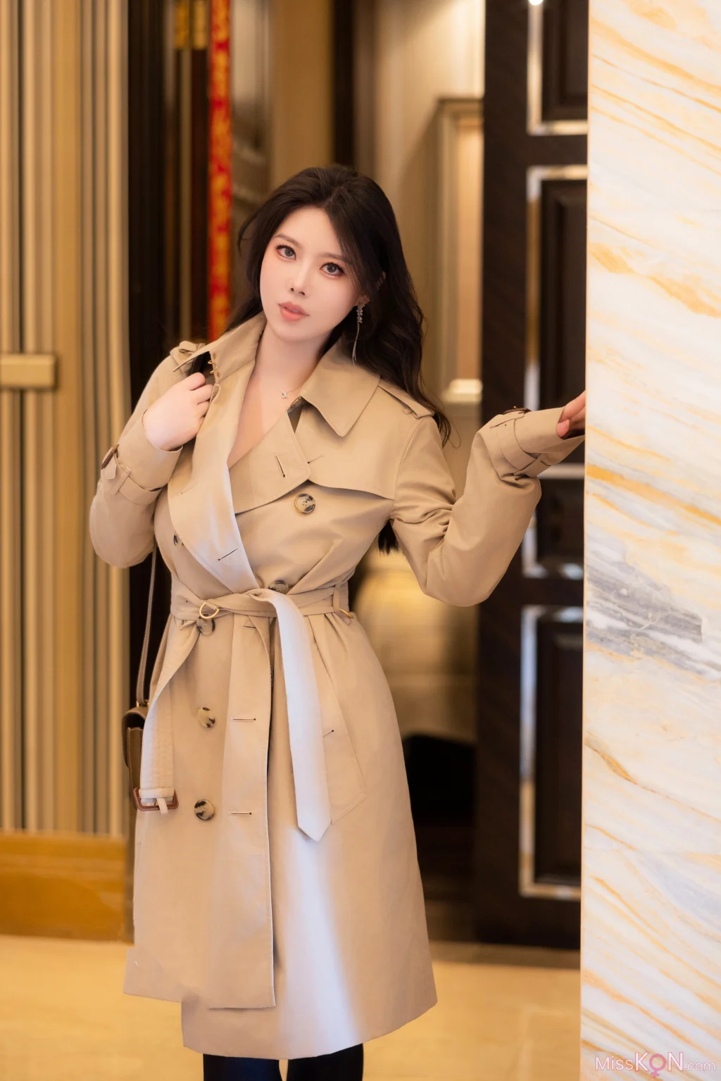 [内购无水印] Bai Ru Xue (白茹雪): 秀人网模特 黑丝风衣 (84 photos) – Page 3