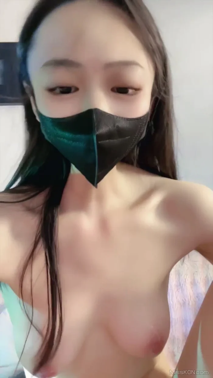 青: 长腿极品尤物裸舞 跳蛋流浆 (31 photos + 3 videos)