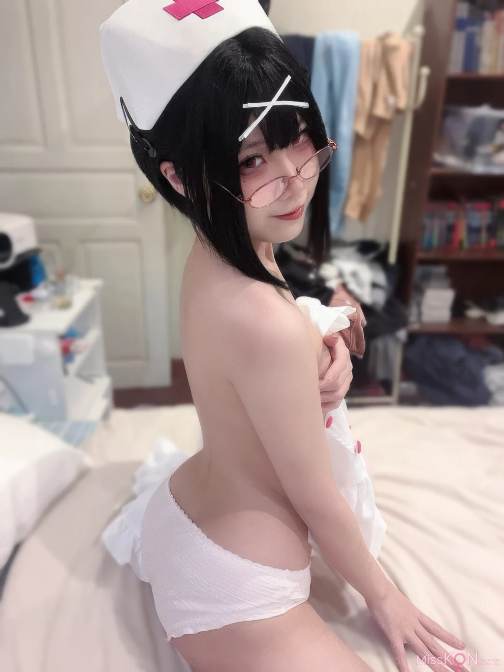 Coser@清水凪: 夜勤小护士 (31 photos)