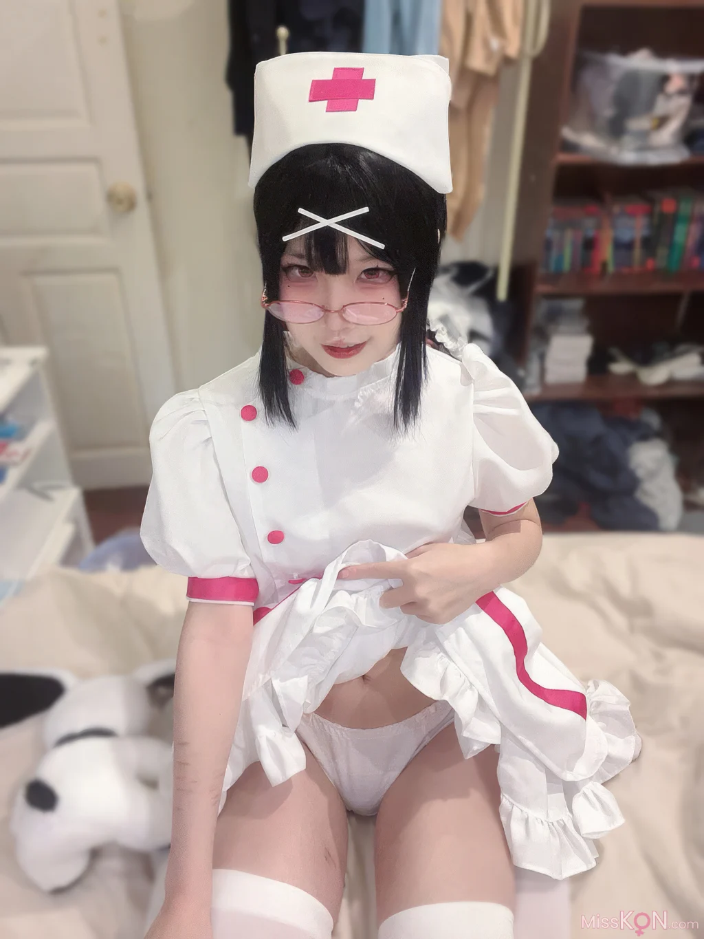 Coser@清水凪: 夜勤小护士 (31 photos)