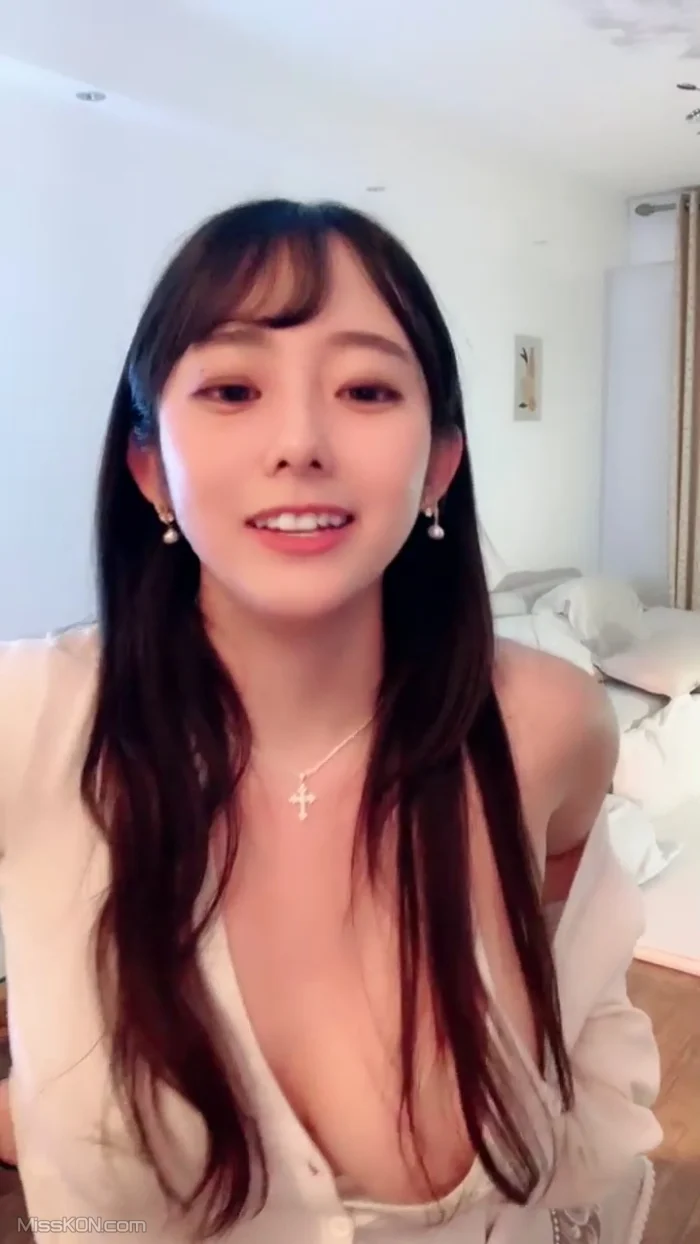 小灵儿: 丰满水嫩女神来袭 超大巨乳裸舞 (29 photos + 3 videos) – Page 2