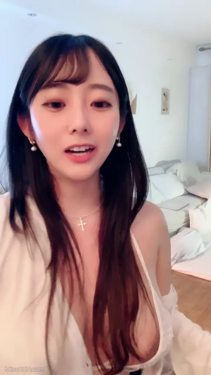 小灵儿: 丰满水嫩女神来袭 超大巨乳裸舞 (29 photos + 3 videos) – Page 2