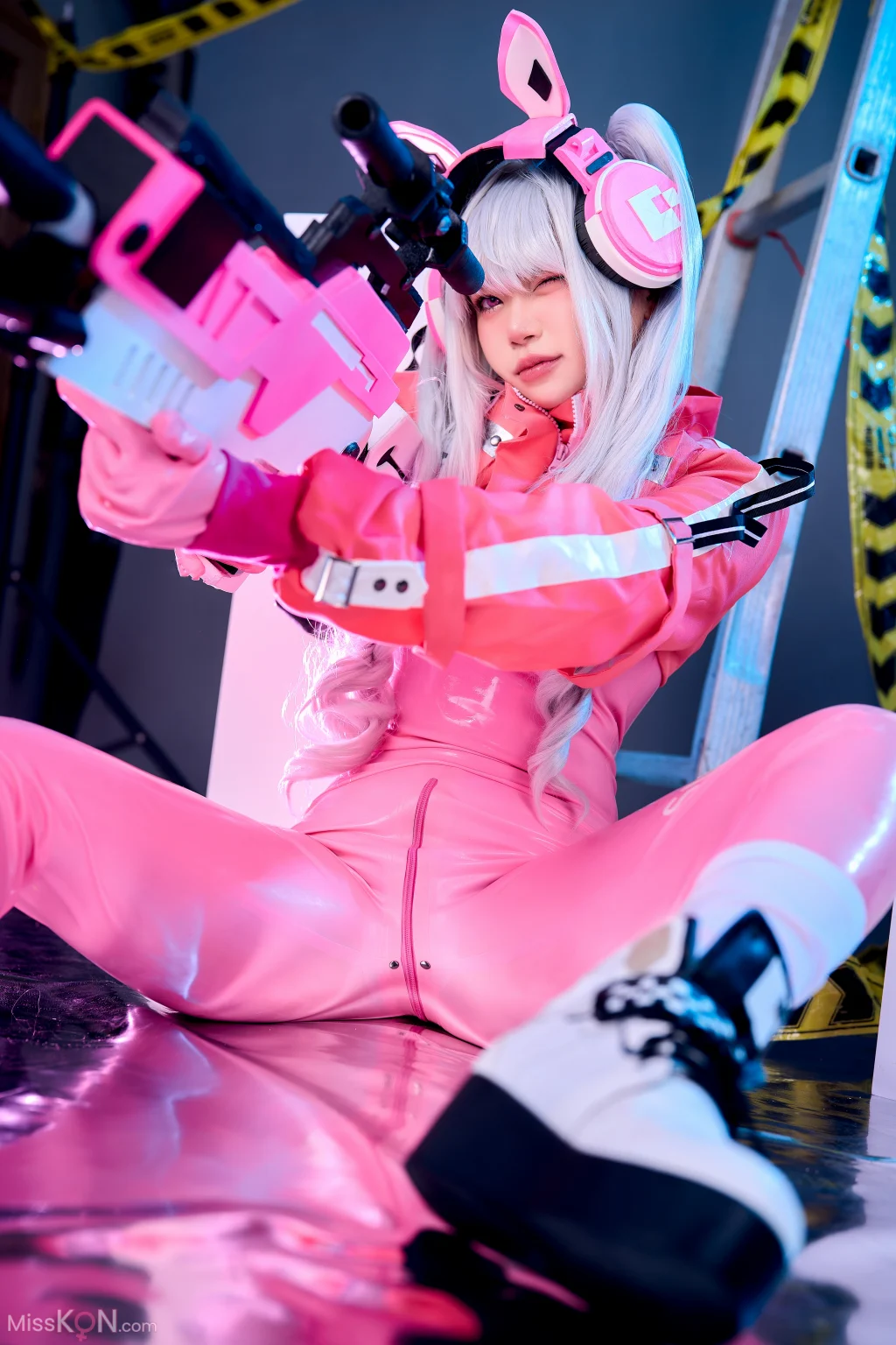 Coser@ZinieQ: NIKKE 爱丽丝 (44 photos)