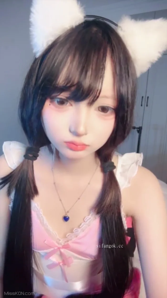 小围呐: 绝美校花学姐 尤物推荐 超萌大眼女神 (25 photos + 2 videos)
