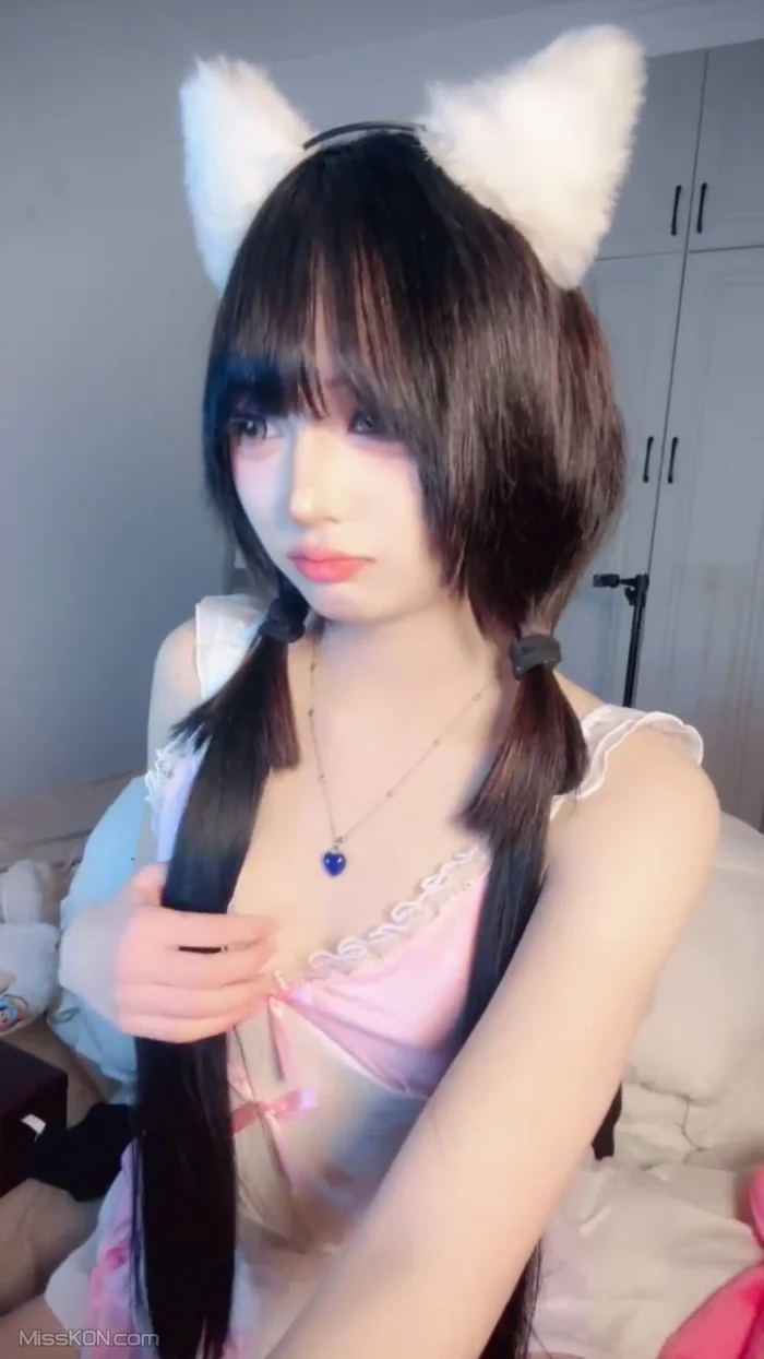 小围呐: 绝美校花学姐 尤物推荐 超萌大眼女神 (25 photos + 2 videos)
