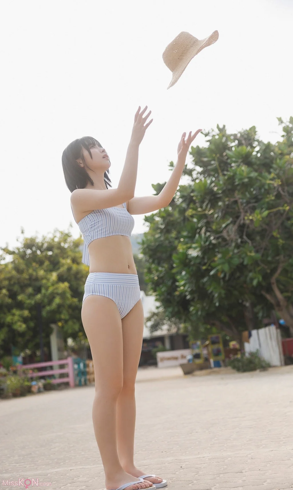 [JP] Liyuu:【オールアザー版】Liyuu 2nd写真集 ヒトミ (118 photos) – Page 2