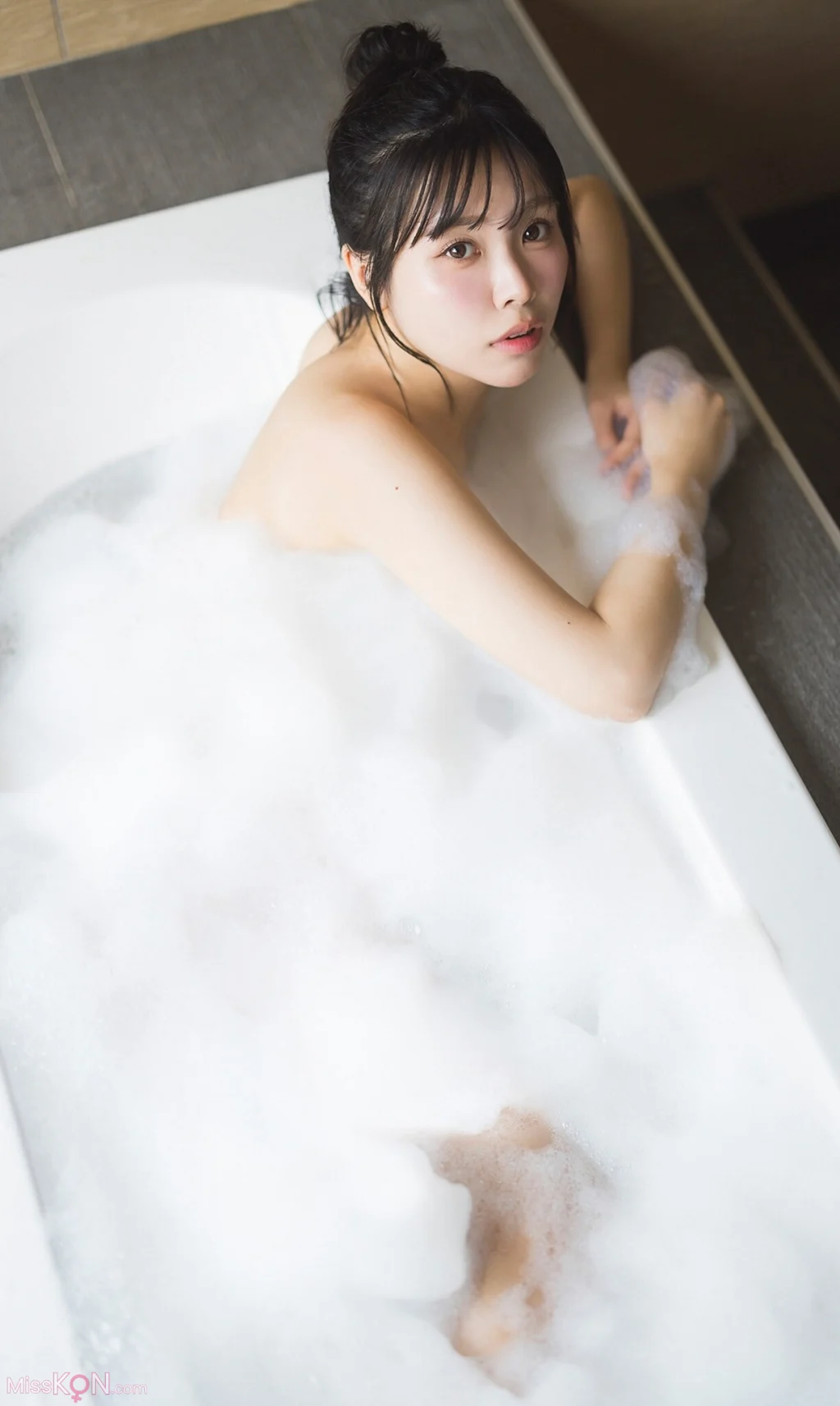 [JP] Liyuu:【オールアザー版】Liyuu 2nd写真集 ヒトミ (118 photos) – Page 2