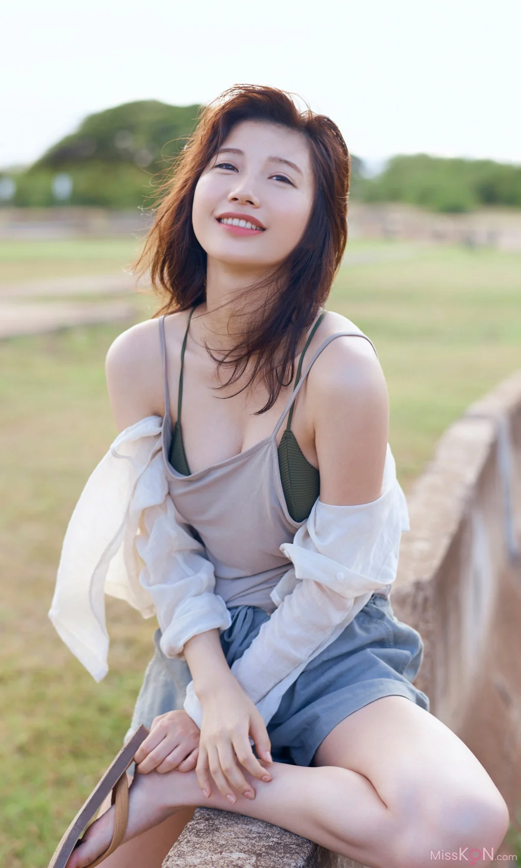 [JP] Yuka Ogura (小倉優香): デジタル写真集 Yuka in Hawaii (週プレ PHOTO BOOK) (86 photos) – Page 2