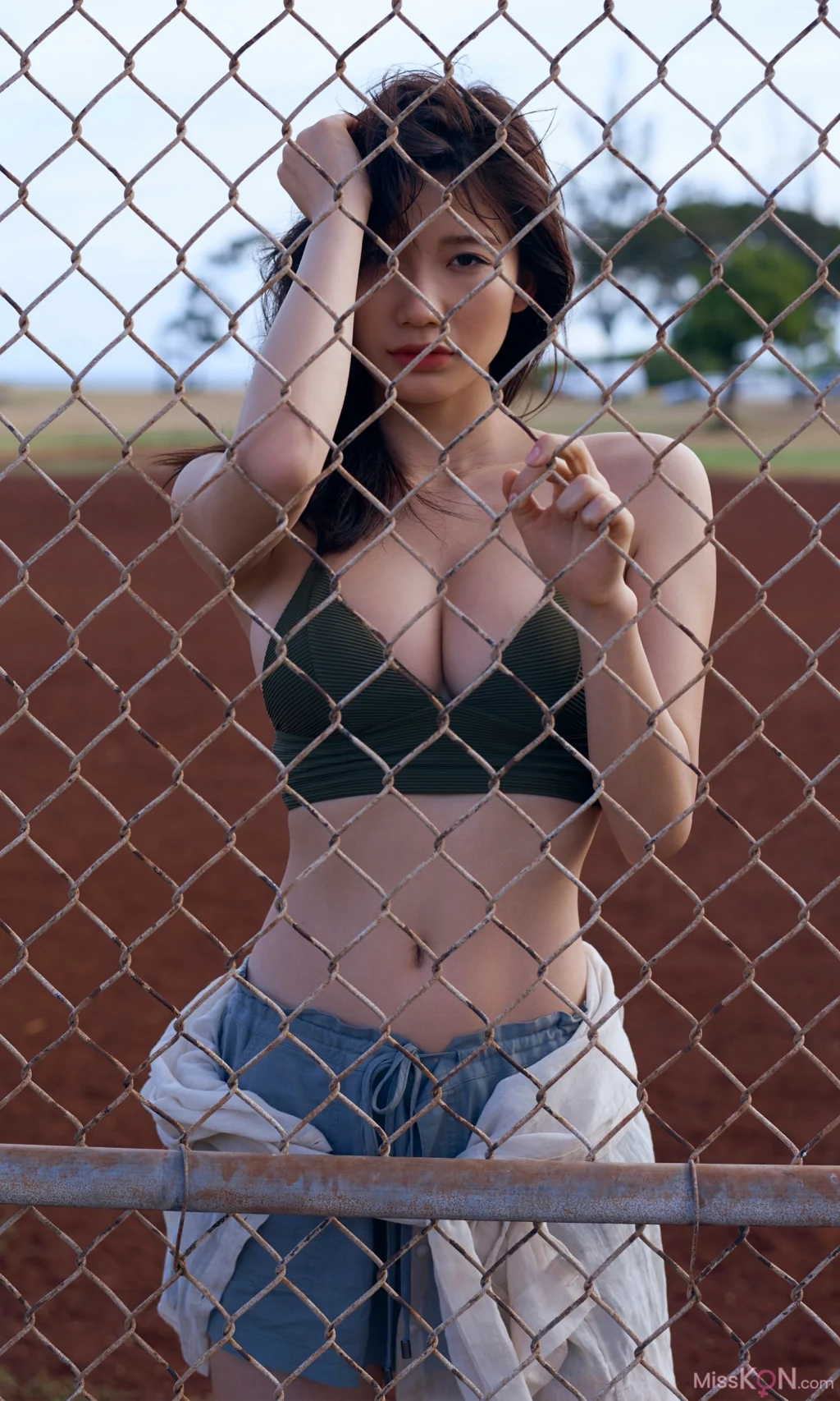 [JP] Yuka Ogura (小倉優香): デジタル写真集 Yuka in Hawaii (週プレ PHOTO BOOK) (86 photos) – Page 2