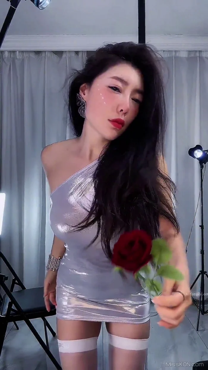亦妍姐姐: 抖音极品S肥臀身型 钢管舞御姐 (38 photos + 9 videos) – Page 2