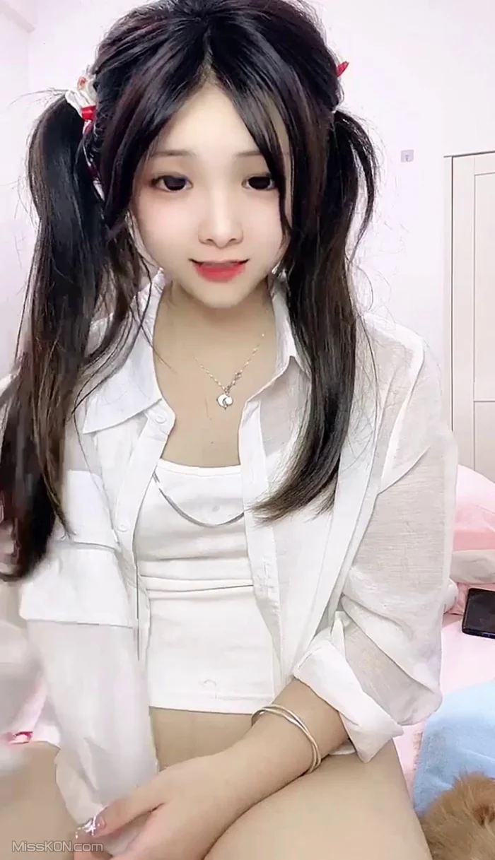 音萌软妹: 软萌学妹 直播间脱光很诱惑 (36 photos + 2 videos)