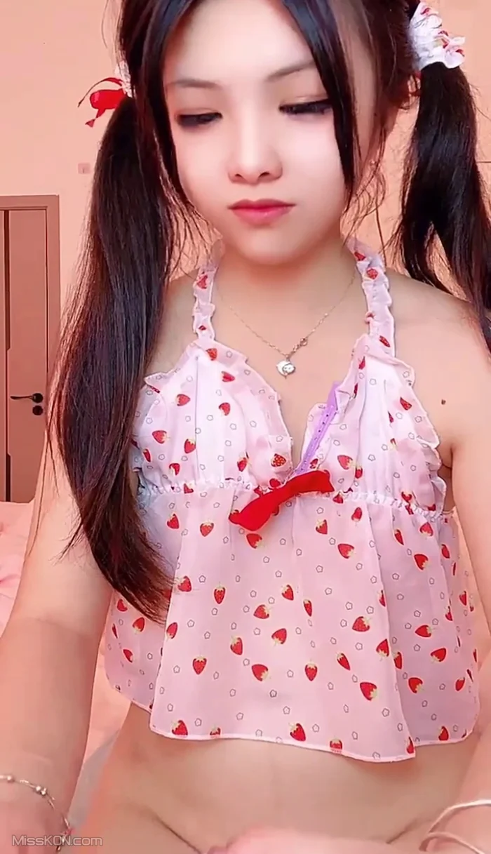 音萌软妹: 软萌学妹 直播间脱光很诱惑 (36 photos + 2 videos) – Page 2