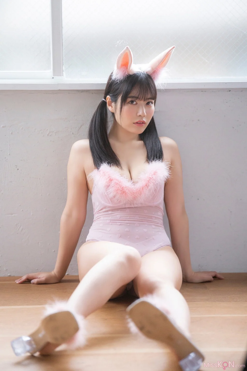 [JP] Shinonome Umi (東雲うみ): 漫画アクションデジタル写真集 「寂しい夜に温かな」 (53 photos) – Page 2