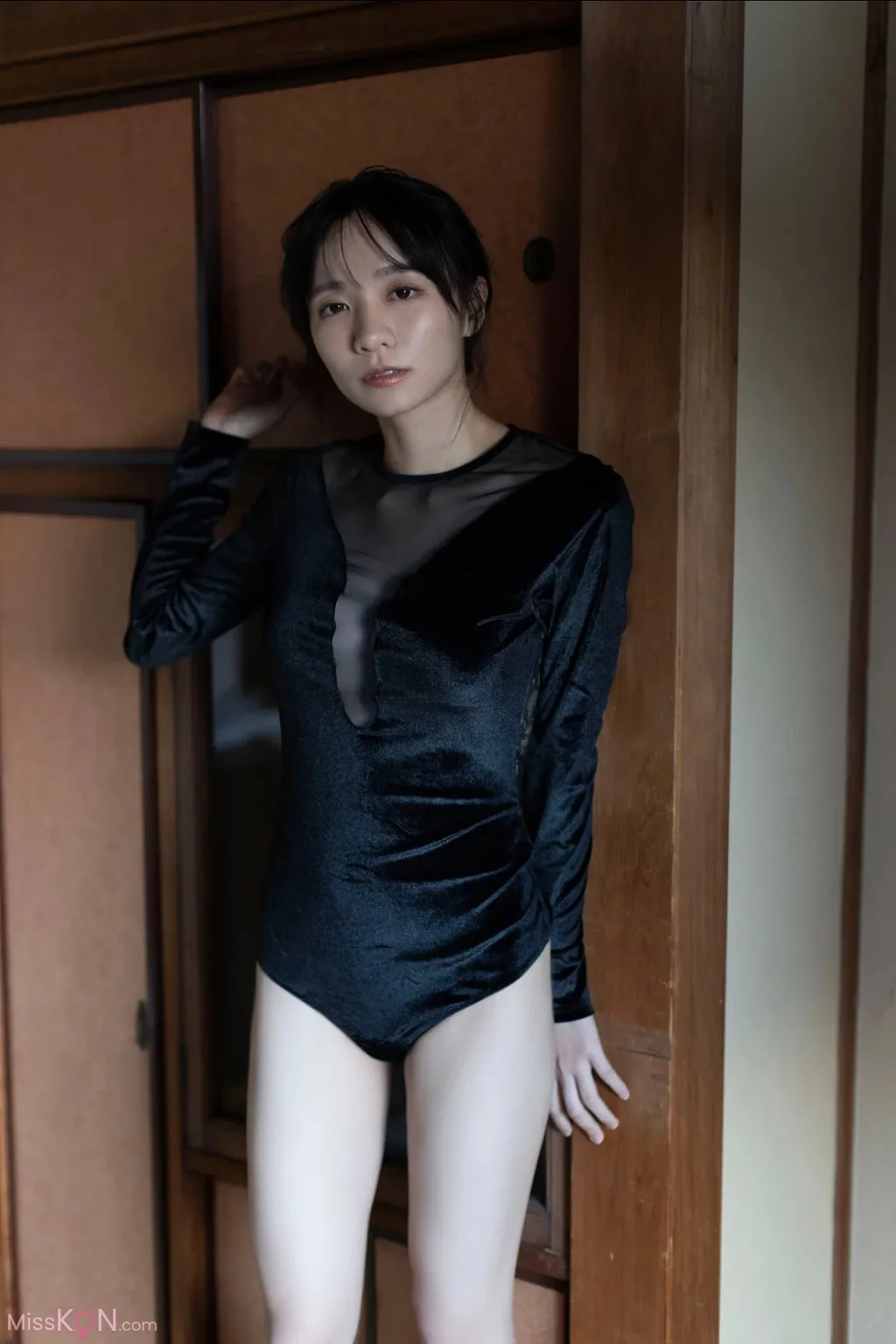 [JP] Yūko Tsubakino (椿野ゆうこ): FRIDAYデジタル写真集 お天気お姉さんの秘密 Vol.1 (41 photos) – Page 2