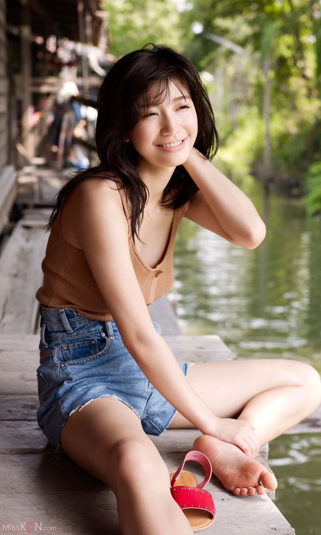 [JP] Yuka Ogura (小倉優香): デジタル写真集 Yuka in Thailand (週プレ PHOTO BOOK) (97 photos)