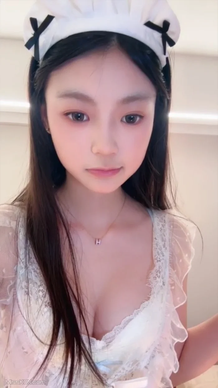 小佳宝: 校花级小美女付费首秀 (52 photos + 4 videos) – Page 2