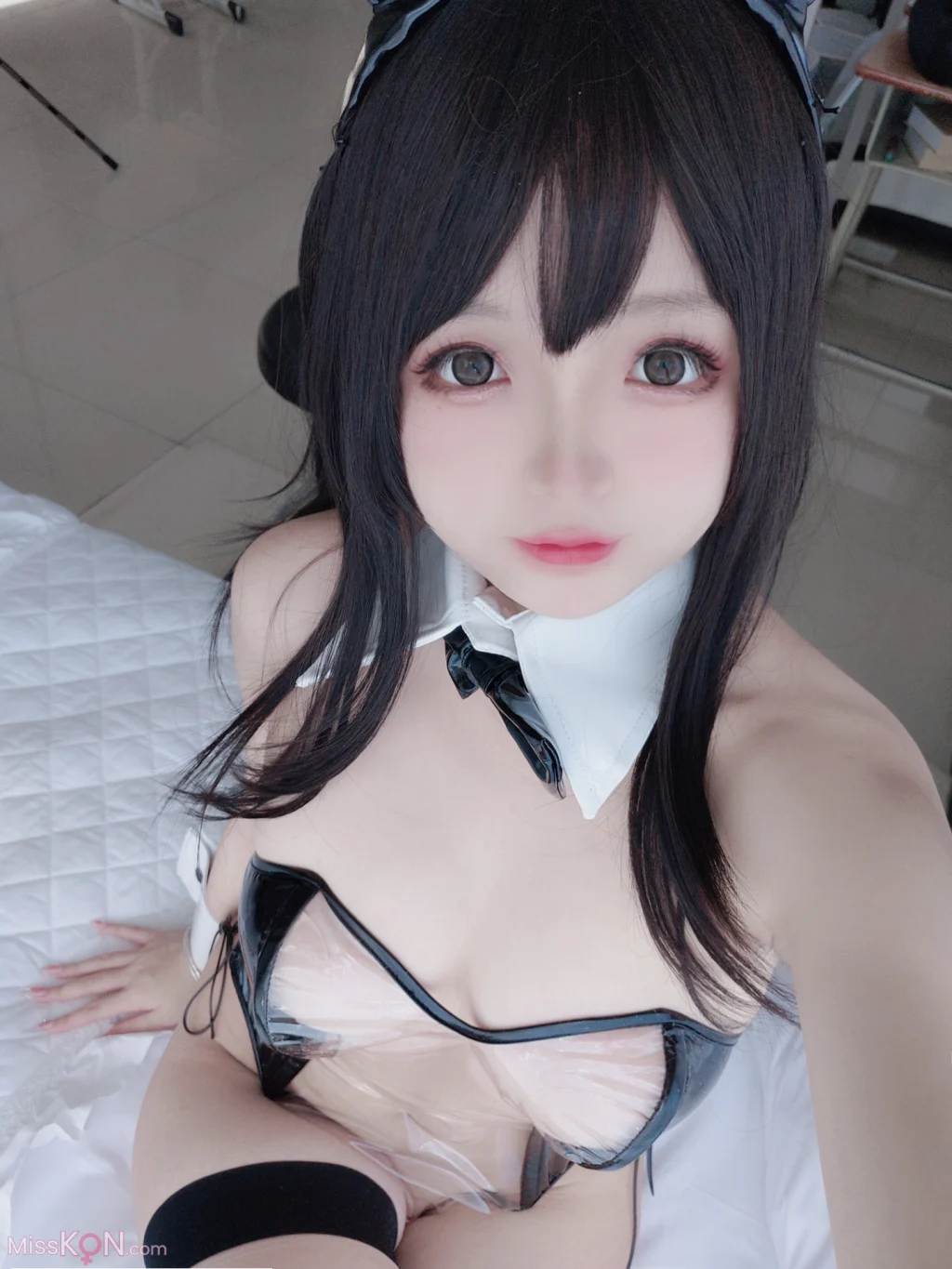 Coser@日奈娇: 透明兔女郎自拍 (40 photos)