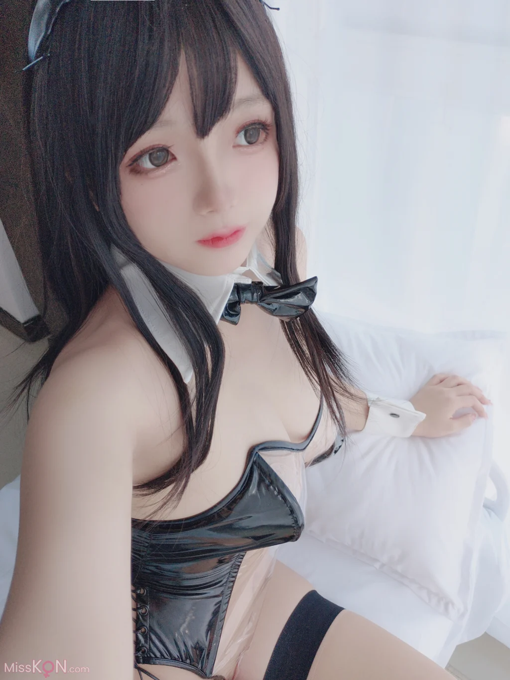 Coser@日奈娇: 透明兔女郎自拍 (40 photos)