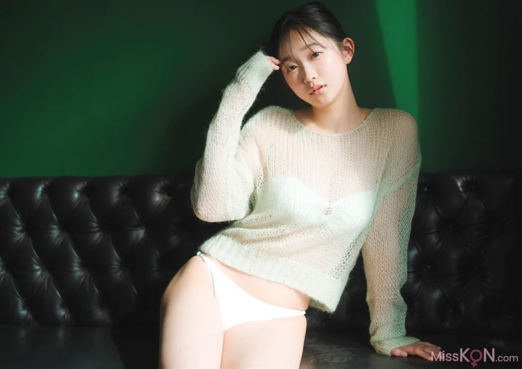 [JP] Hinano Chiba (ちばひなの): GIRLS graph. デジタル写真集 カラフルな透明度 (33 photos)