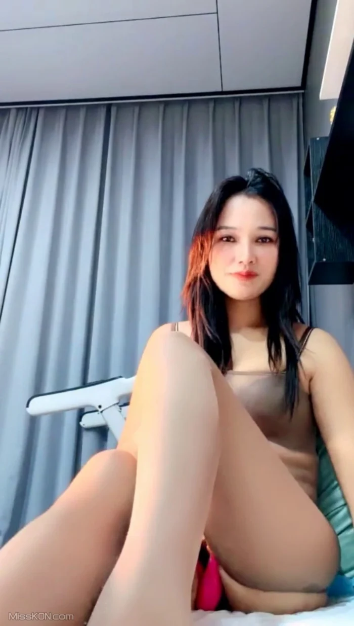 05大嫂: 气质御姐 爆乳美臂 开档丝袜 (25 photos + 2 videos) – Page 2