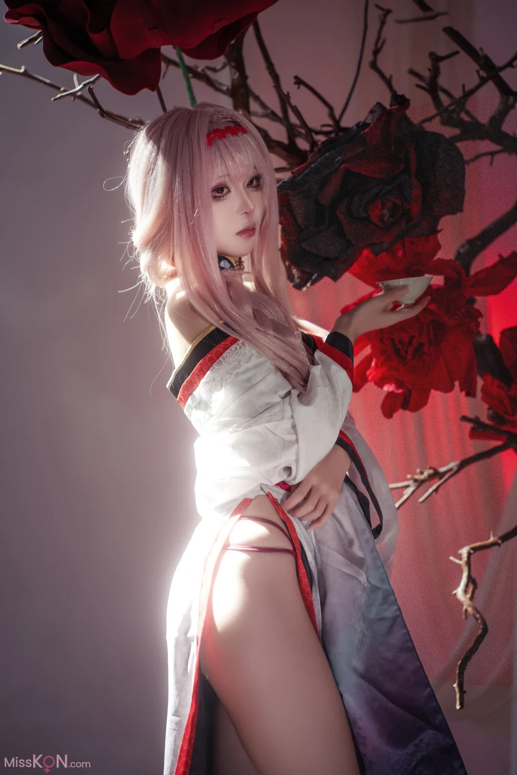 Coser@矢量鱼: Nikke胜利女神-暗莲 (30 photos)