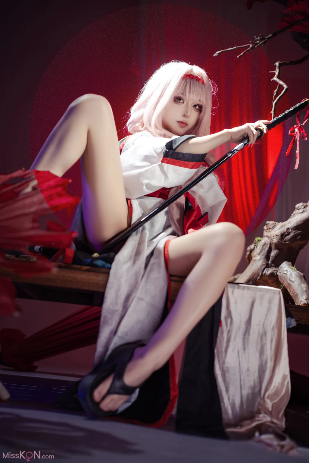 Coser@矢量鱼: Nikke胜利女神-暗莲 (30 photos)