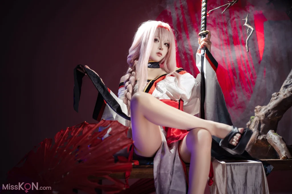 Coser@矢量鱼: Nikke胜利女神-暗莲 (30 photos)