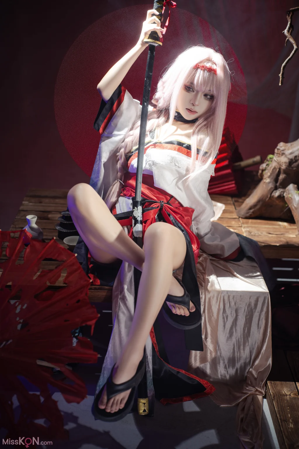 Coser@矢量鱼: Nikke胜利女神-暗莲 (30 photos)