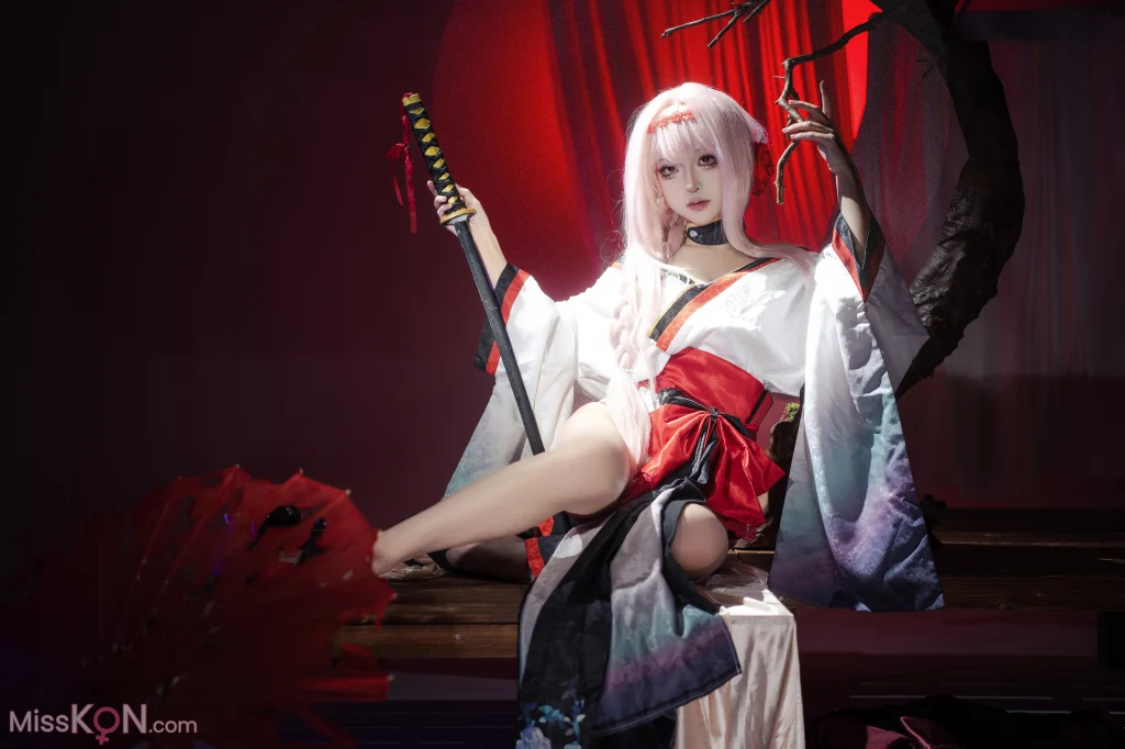 Coser@矢量鱼: Nikke胜利女神-暗莲 (30 photos)