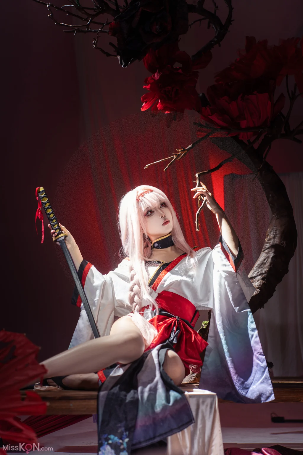 Coser@矢量鱼: Nikke胜利女神-暗莲 (30 photos)