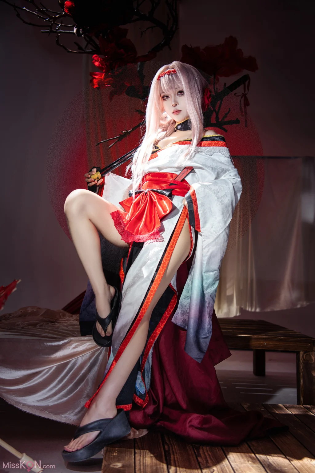 Coser@矢量鱼: Nikke胜利女神-暗莲 (30 photos)